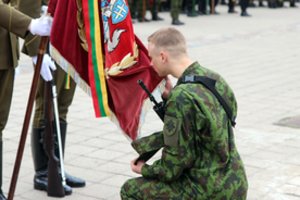 Lietuvos kariuomenės daliniuose ištarti priesaikos žodžiai