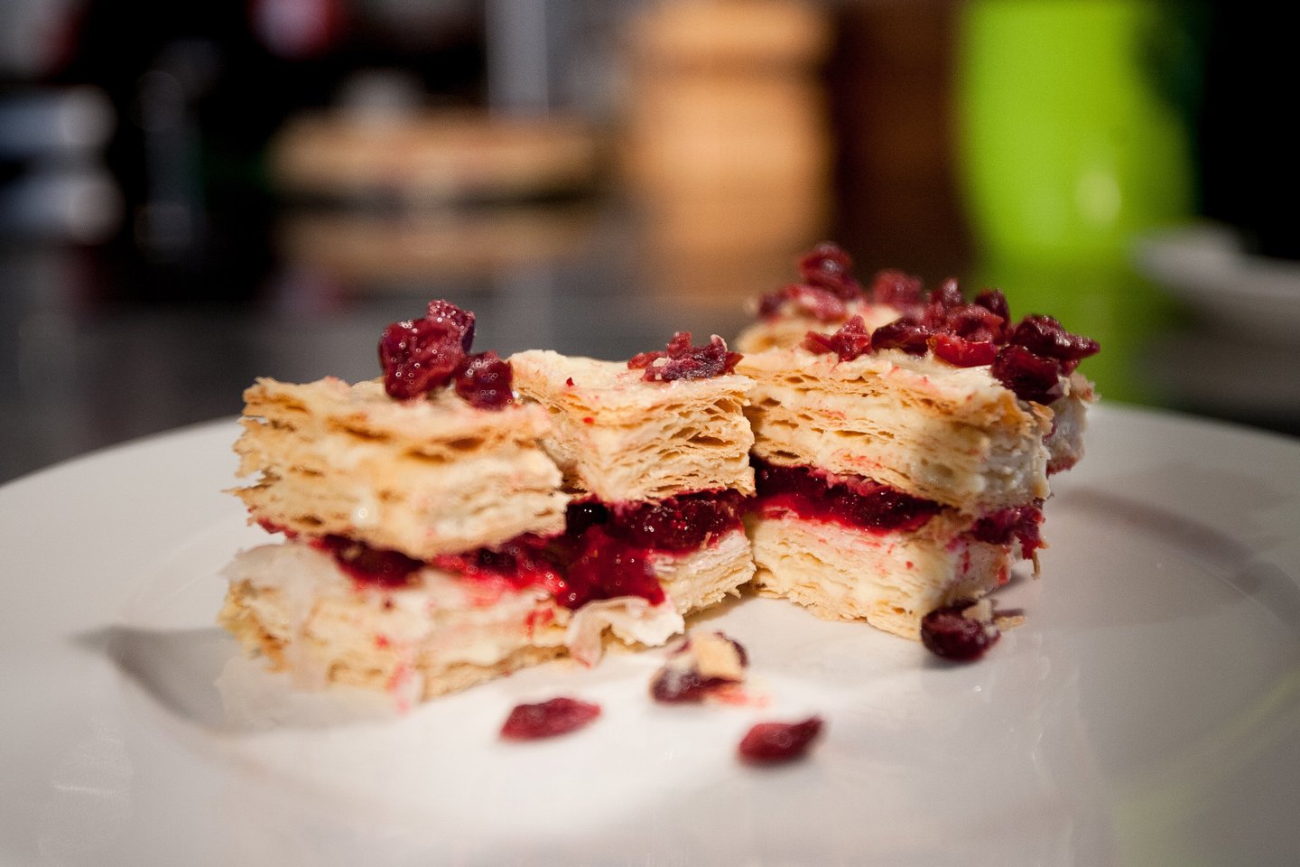 Daugiau prieš šventes perkama air saldumynų. <br>J.Stacevičiaus nuotr.