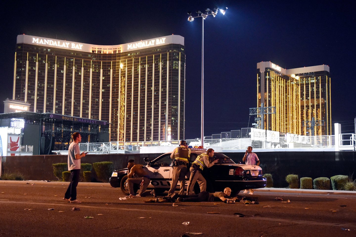 Las Vegaso centre šeštadienį per gaisrą daugiabutyje žuvo šeši ir buvo sužeista dar 13 žmonių, pranešė tyrėjai.
