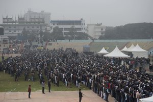 Tūkstančiai Bangladeše gedi labdaros pionieriumi laikyto F. A. Abedo