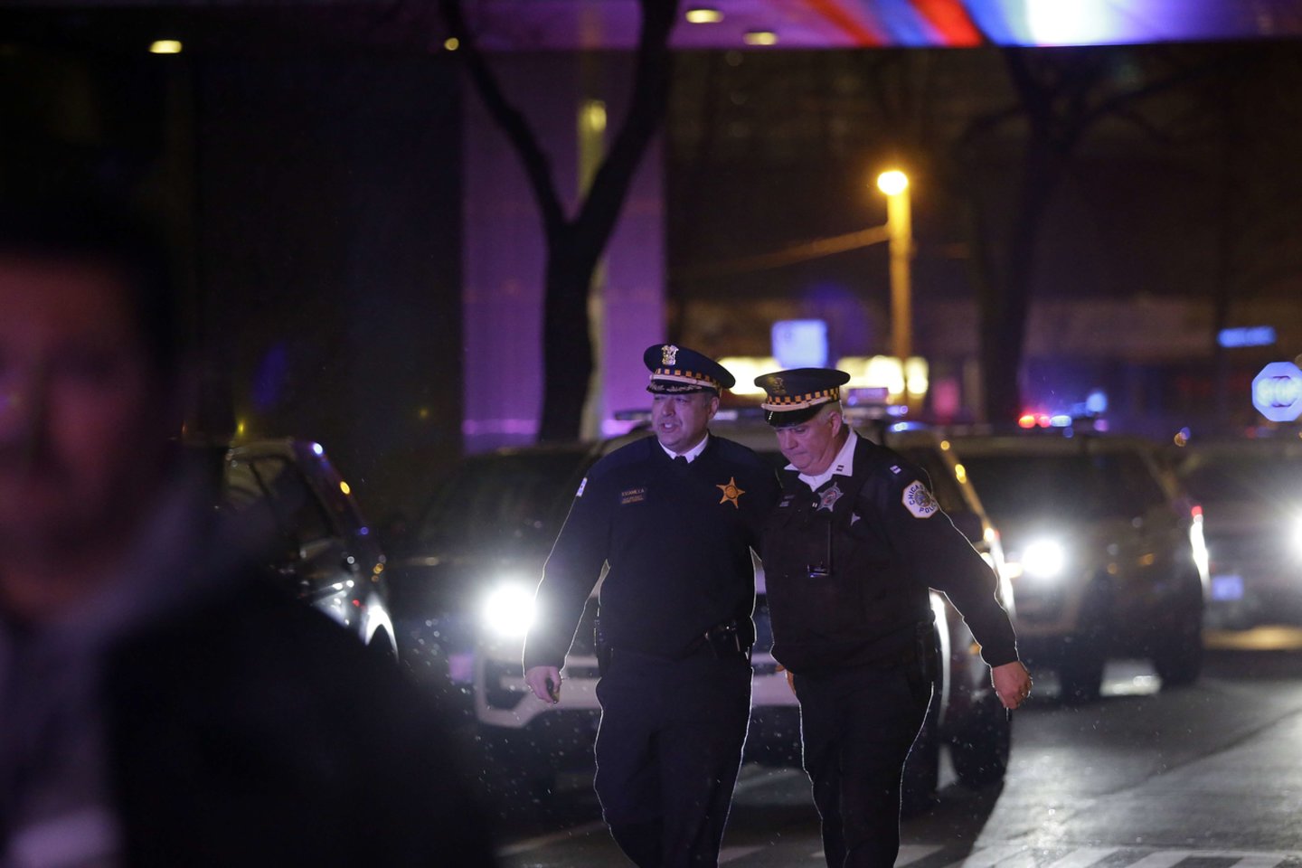  Čikagoje pareikšti kaltinimai vyrui, siejamam su šaudynėmis per vakarėlį vienuose namuose, kur sekmadienį buvo pašauti 13 žmonių.<br> AFP/Scanpix nuotr.