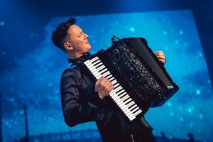 M. Levickio areninis turas „Cinema“ įsibėgėja: scenoje – atgiję kino personažai ir kinematografiniai sprendimai