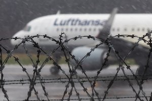 Aviacijos bendrovei „Lufthansa“ po Kalėdų grasinama naujais streikais
