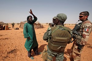 Prancūzija skelbia įvykdžiusi pirmą apginkluoto drono smūgį Malyje