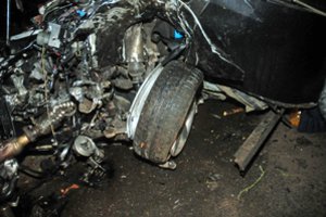 19-metės „Audi“ nepraleido į tarnybą vykusio pasieniečio mašinos, pareigūnas sužeistas