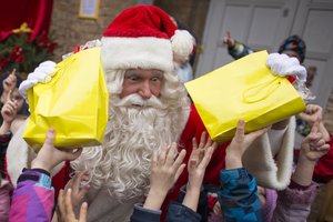 Sumos, už kurias perka lietuviai kalėdines dovanas, stulbina – išleidžia ir 200 eurų