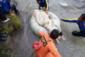 Indonezijoje autobuso avarijos aukų padaugėjo iki 28