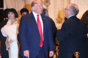 D. Trumpas Kalėdas švęs savo golfo klube Floridoje, B. Johnsonas – Karibų saloje