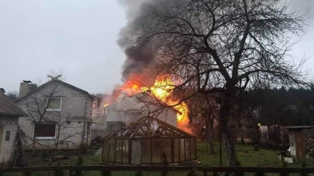 Antradienio popietę ugniagesiai skubėjo gesinti namo Vilniuje
