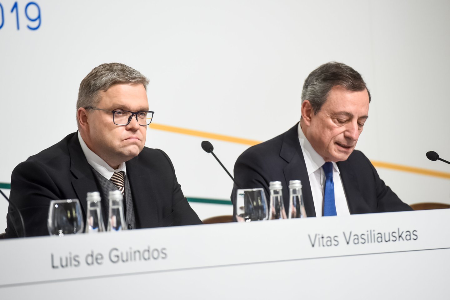 M.Draghi (dešinėje) ir Lietuvos banko pirmininkas Vitas Vasiliauskas.<br>D.Umbraso nuotr.