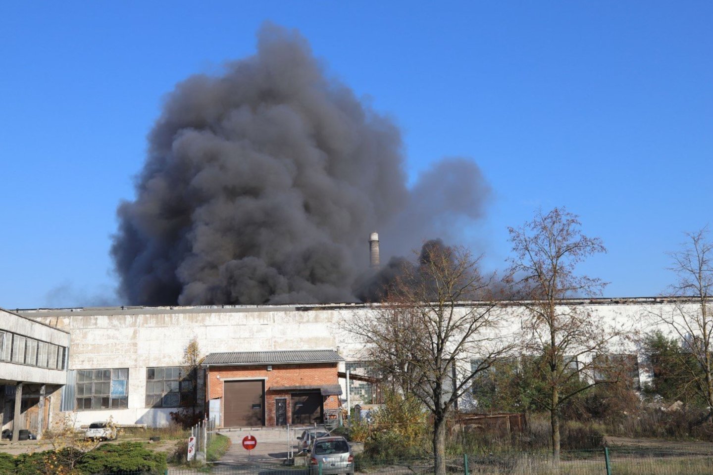 Spalį Alytaus padangų perdirbimo įmonėje „Ekologistika“ kilo gaisras.<br>Zitos Stankevičienės/alytausnaujienos.lt nuotr.