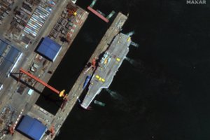 Kinijos lėktuvnešis vėl praplaukė Taivano sąsiauriu