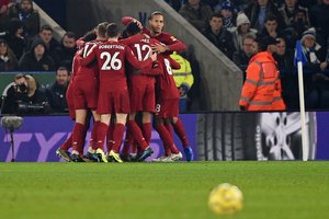 „Premier“ lygos lyderių mūšyje – triuškinama „Liverpool“ pergalė