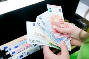 Lietuva patenka į daugiausia dirbančių šalių dešimtuką: laukia neišvengiami pokyčiai – kelti algas nebepakaks