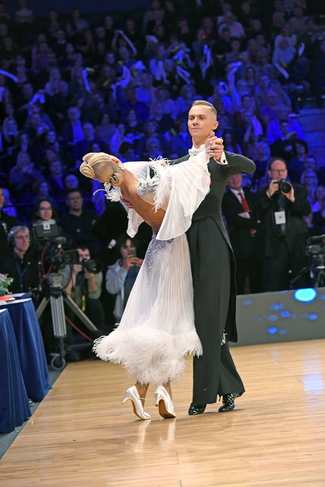 Ant parketo Evaldas ir Ieva sukasi dvylika metų, o susituokė prieš metus. <br> V.Šauklio nuotr.