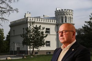 Prabangiame Visvaldo Matijošaičio dvare – savivaldybės tarnautojų linksmybės, užmiršo net pareigas