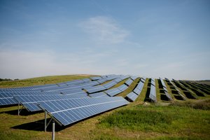 Saulės elektrines daugiabučių gyventojai įsirengti gali, bet ne viskas taip paprasta