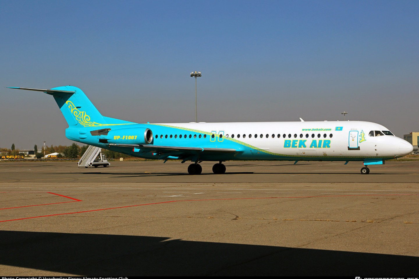 Ankstyvą penktadienio rytą Kazachstane sudužusio oro linijų „Bek Air“ lėktuvo „Fokker 100“ pilotai rengėsi įprastam skrydžiui ir prieš pakylant nefiksavo nieko neįprasto.<br>planespotters.net