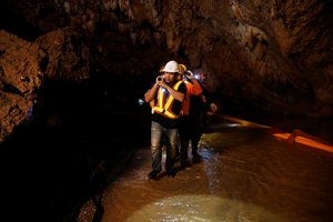 Mirė Tailando karinio jūrų laivyno elitinio dalinio narys, gelbėjęs urve įstrigusią berniukų futbolo komandą