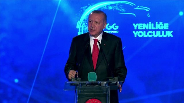 Turkija demonstruoja ekonominę galią: pristatė gaminamus elektromobilius