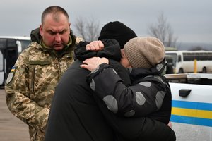 „Donecko liaudies respublika“ Kijevui perdavė 52 žmones mainais į 60 kalinių