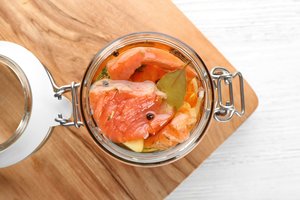 Lašiša stiklainyje: paruošti paprasta, o rezultatas vertas švenčių stalo