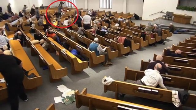 Vaizdai iš įvykio vietos: susišaudymo drama Teksaso bažnyčioje