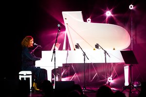 A. Orlova metus užbaigia aukšta nata: du koncertai per vakarą, baltas fortepijonas ir ambicijos