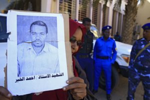 Sudanas nuteisė myriop 27 agentus, mirtinai nukankinusius protestuotoją