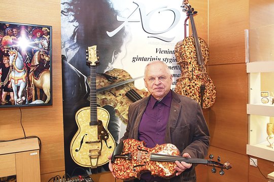 Vilnietis sugalvojo, kaip originaliai pritaikyti gintarą: vaizdai verčia žavėtis