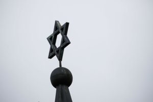 Vokietijoje – išpuolis žydų kapinėse, išniekinti kapai