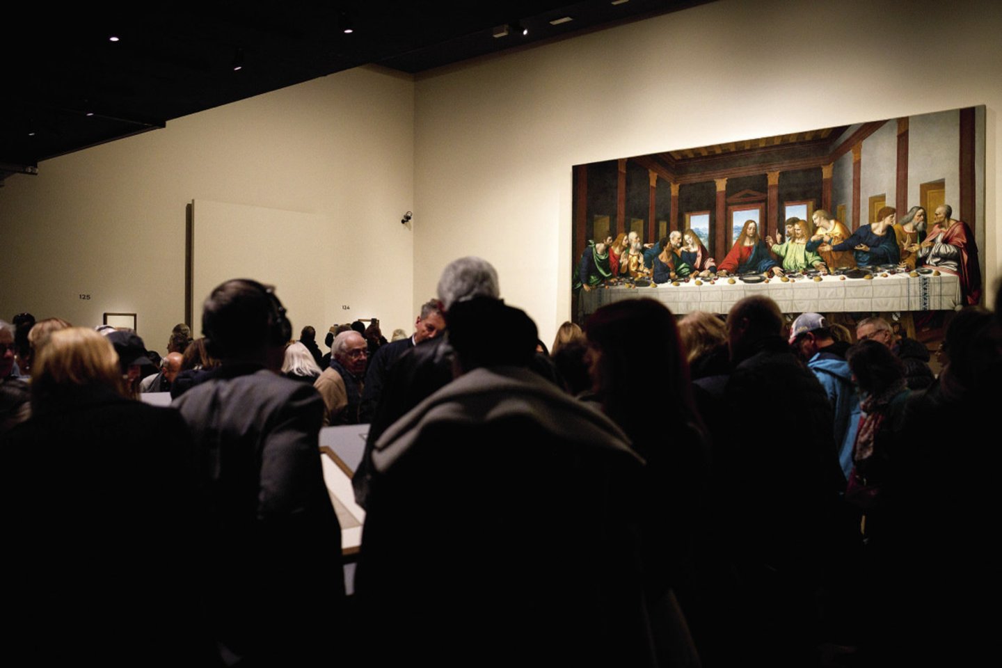Spalio 24-ąją prasidėjusiai jubiliejinei L.da Vinci parodai, kuriai Luvras ruošėsi net dešimt metų, surinkta daugiausia italų genijaus darbų vienoje vietoje.<br>„Scanpix“ nuotr.