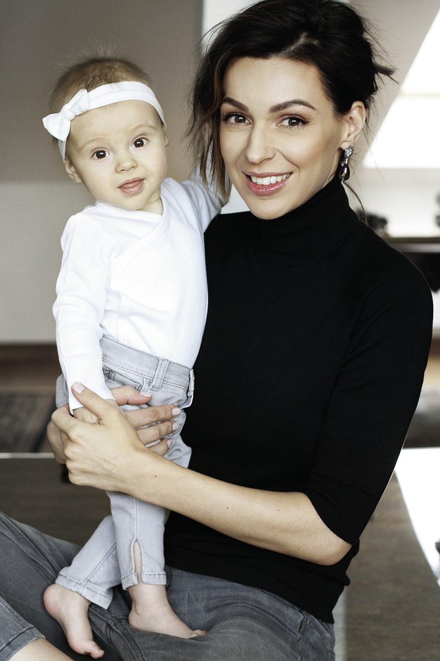  Oksana Šemberienė su vaiku.<br> LR archyvo nuotr.