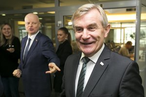 Seimo pirmininkas Naujųjų metų proga linki pagarbos, įsiklausymo ir artumo