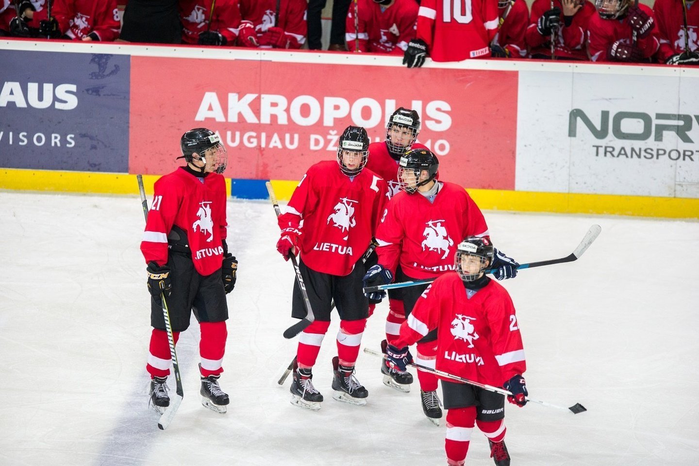 Lietuvos ledo ritulio jaunimo rinktinę paliko pirmieji žaidėjai.<br>hockey.lt nuotr.