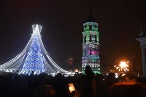 Lietuva pasitiko 2020-uosius: sostinėje – unikali 3D instaliacija ir fejerverkų šou