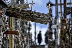 Papasakojo Kryžių kalno paslaptis: aršius jo naikintojus sekė mirtis