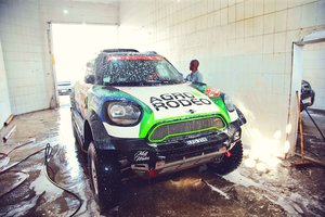 Lietuviai Džedos uoste atsiėmė Dakaro techniką