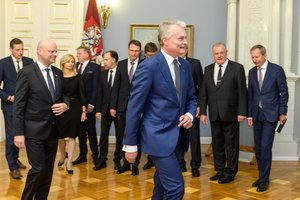 Kova valdžios viršūnėse: išbandymas G. Nausėdai ir svarbūs S. Skvernelio žodžiai