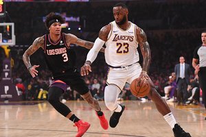 „Lakers“ 2020-uosius pradėjo pergalingai: L. Jamesas pasižymėjo trigubu dviženkliu