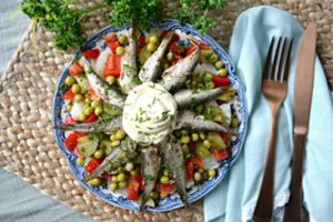 Lengvai paruošiama ir gardi mišrainė su šprotais