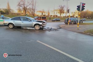 Pirmą metų dieną avarijose žuvo žmogus, dar 7 buvo sužaloti