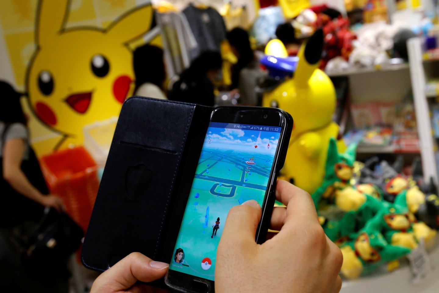  „Pokemon Go“ žaidėjams veržiantis į Kanados karines bazes, mažiausiai trims karo policijos pareigūnams buvo įsakyta žaisti šį papildytosios realybės žaidimą įvairiuose šalies kariniuose objektuose.  <br> Reuters/Scanpix nuotr.