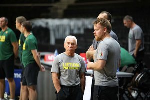 Masažuotojas Juozukas parodė ypač efektyvų pratimą: padės ir turintiems bėdų su sąnariais