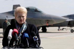 Legendiniai amerikiečių naikintuvai gaus netikėtą ginkluotę: ką tai pakeis?