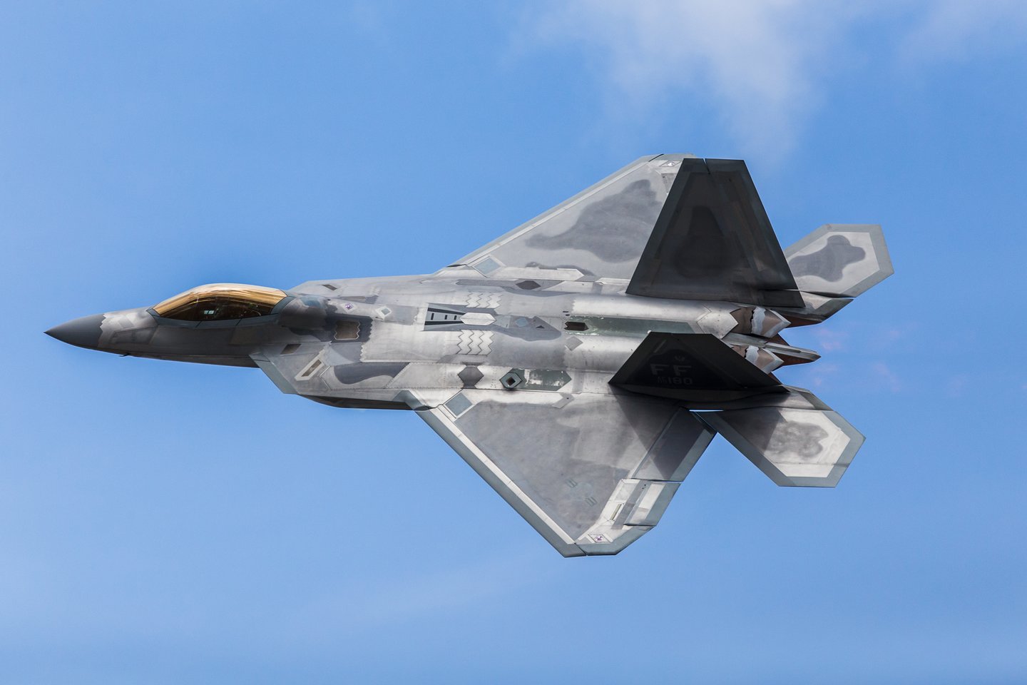  Dabar JAV oro pajėgos po truputi atnaujina esamus „F-22“.