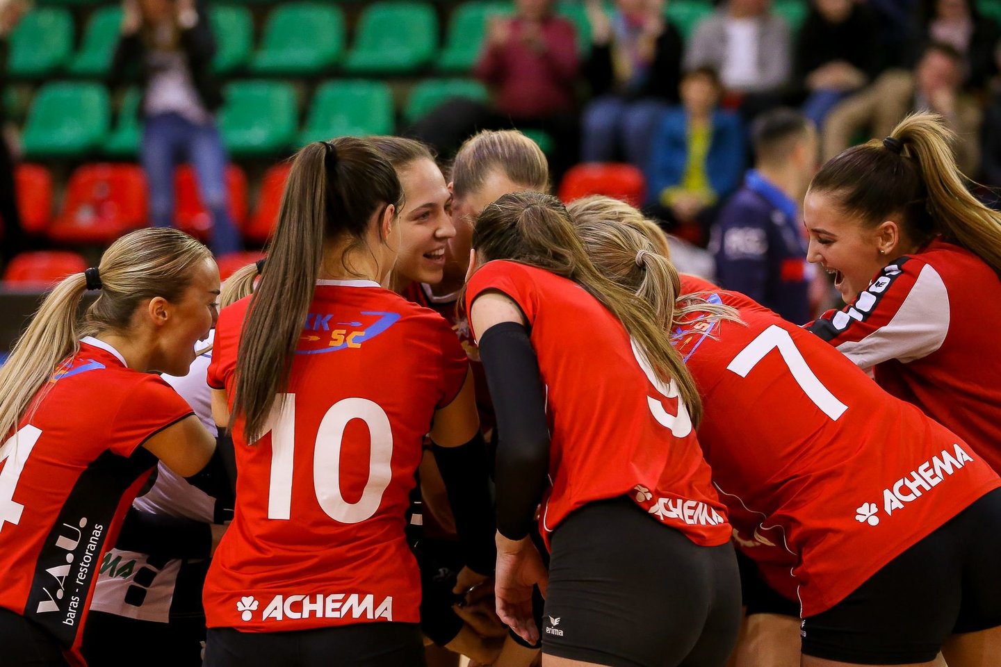 Jonavos tinklininkės tęsia kovas Baltijos moterų tinklinio čempionate.
