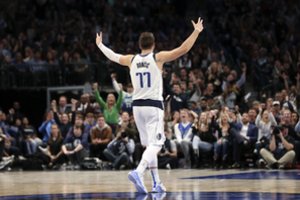 NBA naktis: L. Dončičiaus šėlsmas ir NBA čempionų kluptelėjimas