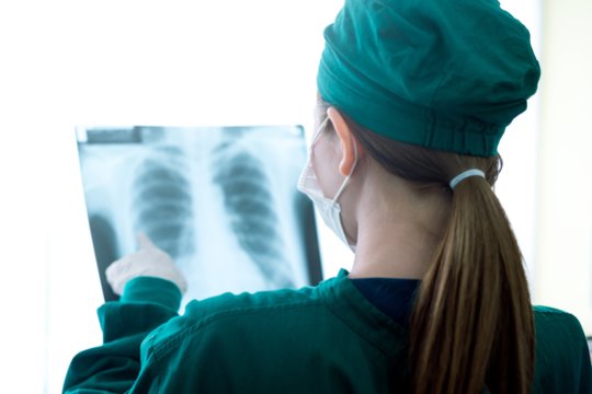 Kinijoje nežinoma pneumonija užsikrėtė mažiausiai 44 žmonės, iš jų 11 yra sunkios būklės