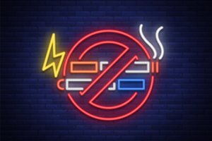 JAV rengiasi netrukus uždrausti daugumą aromatizuotų elektroninių cigarečių